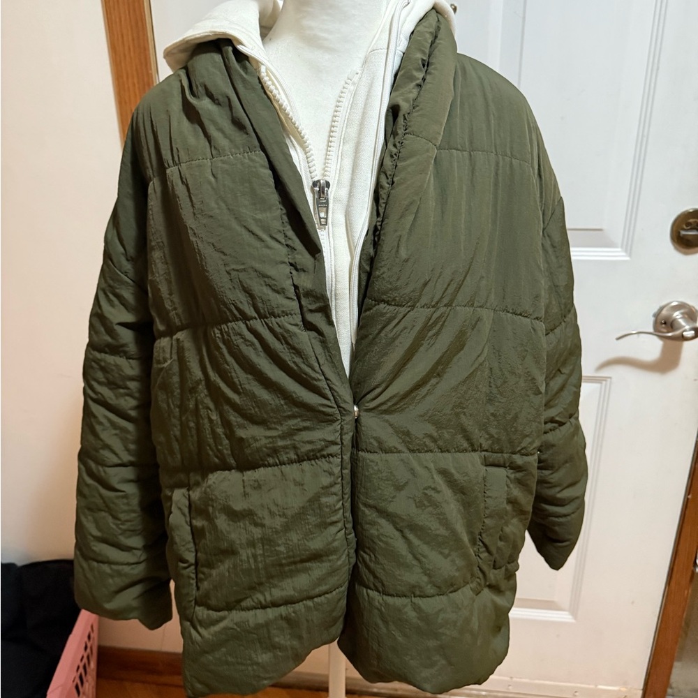 Blank NYC Olive Hooded Puffer Jacket with white sweatshirt insert size XS